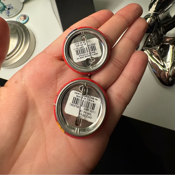 Haikyuu Kenma Kozume and Kuroo Tetsurō Anime Character Pins - Picture 3 of 4